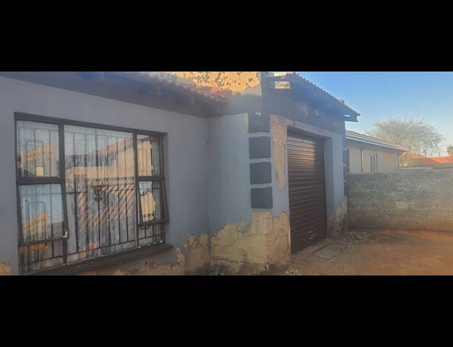 3 BEDROOM FREEHOLD FOR SALE IN LEACHVILLE EXT 3